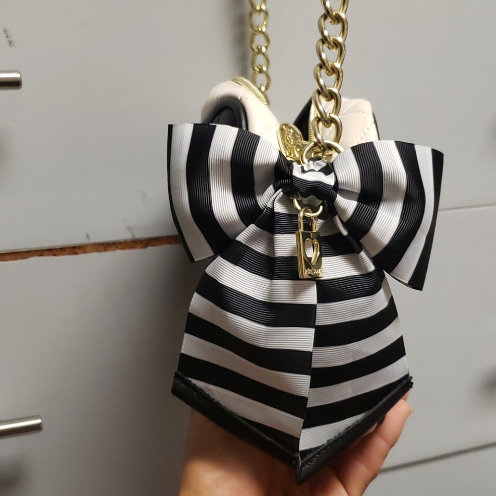 Betsey Johnson Crossbody Purse - Picture 10 of 16